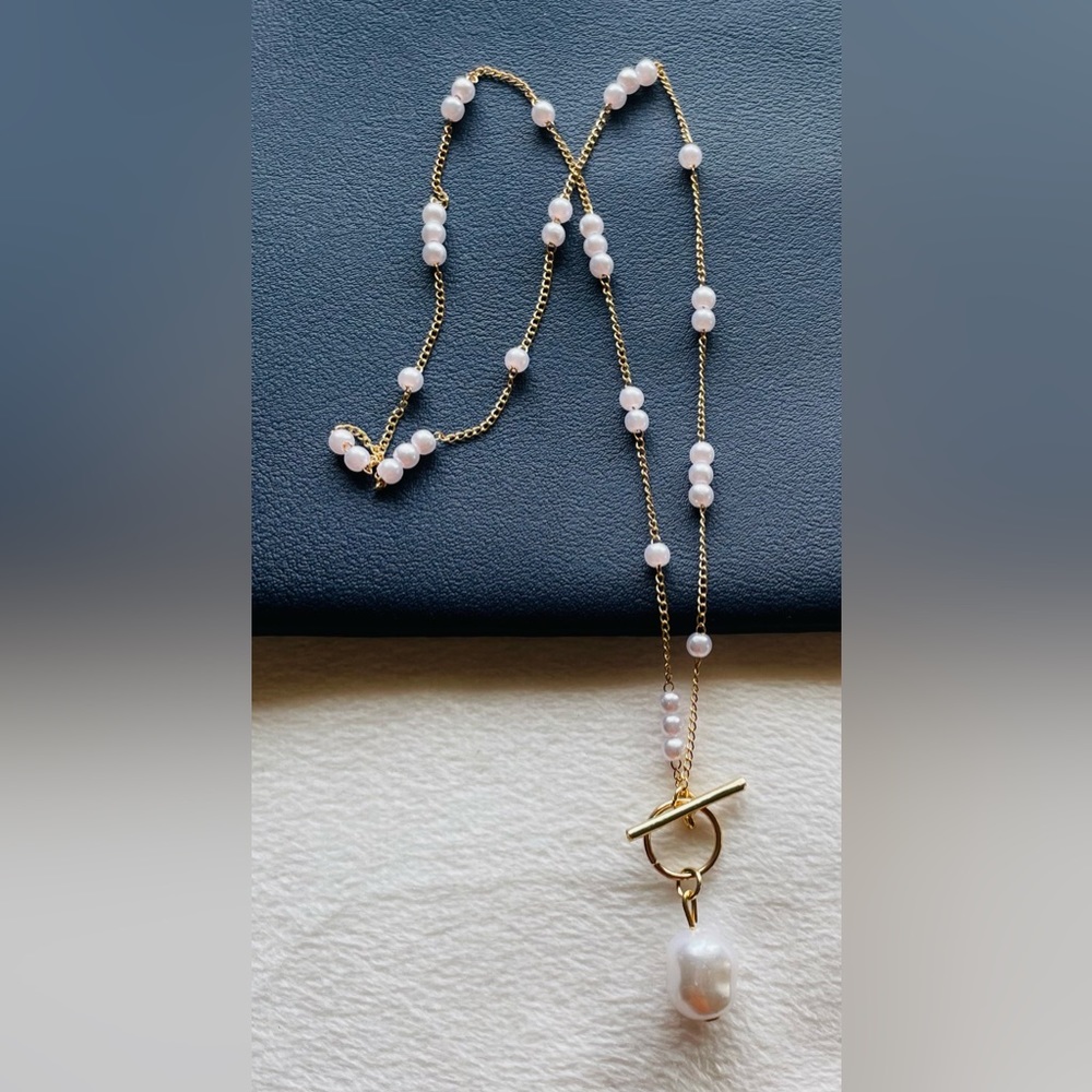 Brand New Elegant Baroque Faux Pearl Necklace - Picture 6 of 6